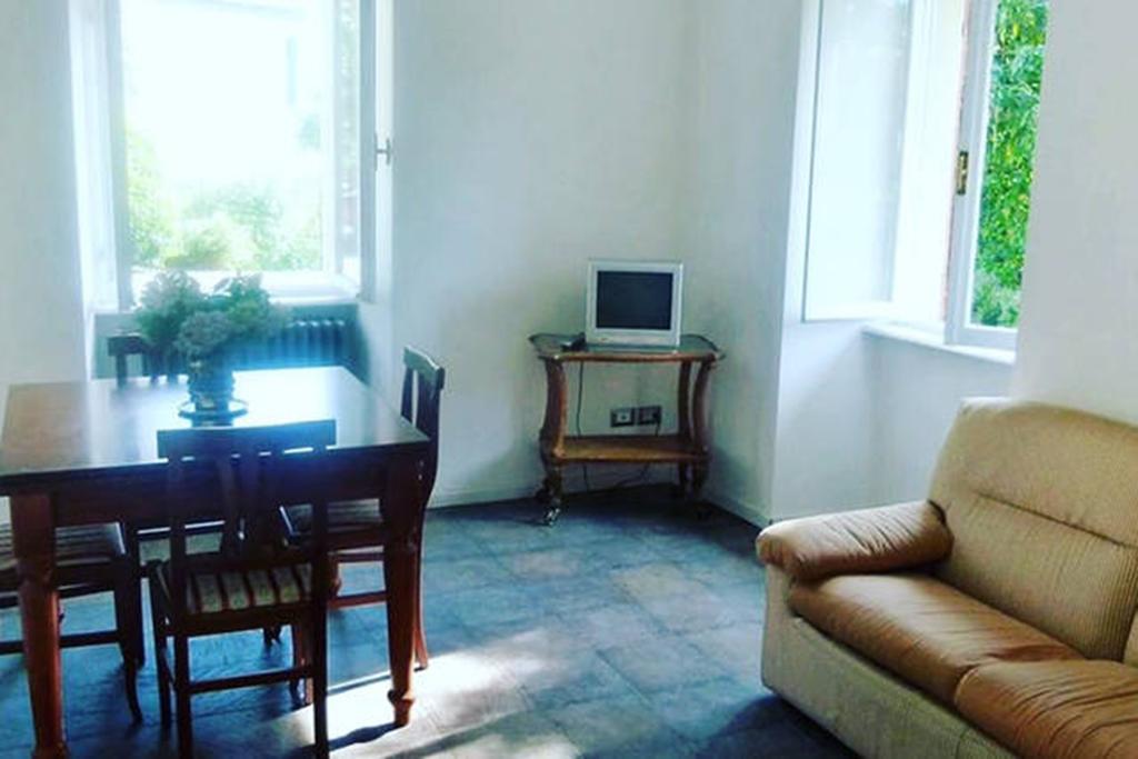 Apartment Piccolo Borgo Castelveccana Екстериор снимка